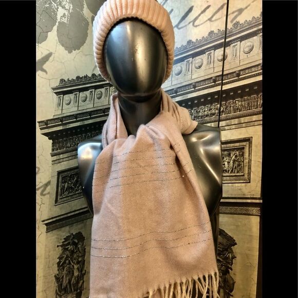 Beautiful scarf/wrap by Chic - Picture 4 of 4